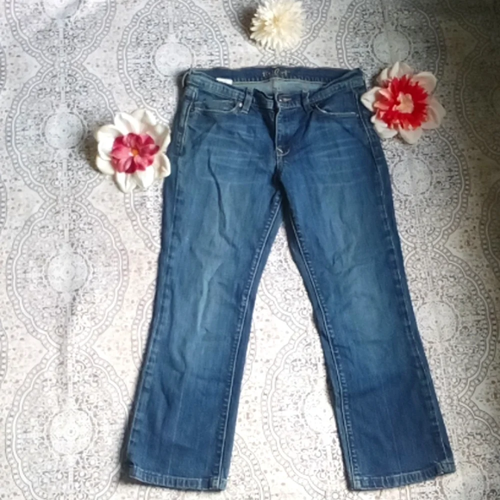 OLD Navy "The Flirt" slim bootcut jeans - Picture 1 of 12